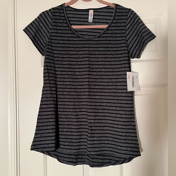 NWT Lularoe Classic Tee - Picture 1 of 4